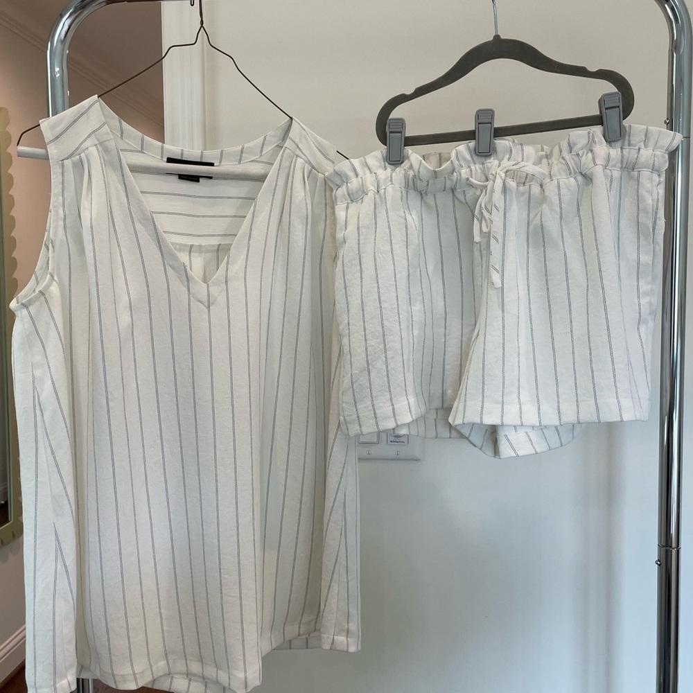 Hatch collection striped neutral set. Top is size 1 and the shorts are size 2.